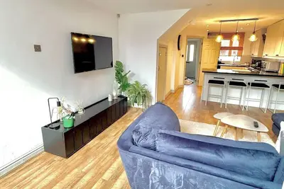 Image de Spacious 4-Br | Outdoor Seating | 2 Free Parking