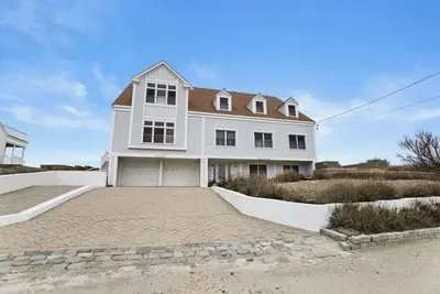 Image de Oceanfront Summer Getaway with Private Beach