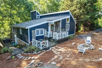 Image de Beautiful home with water view in Smith Mountain Lake