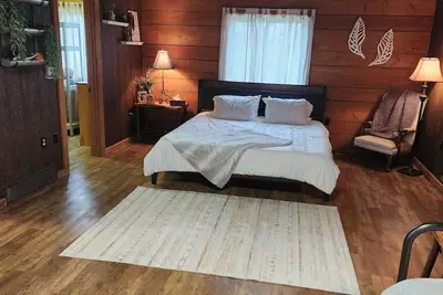 Image de Cozy cabin in charming Marshalltown with Ac