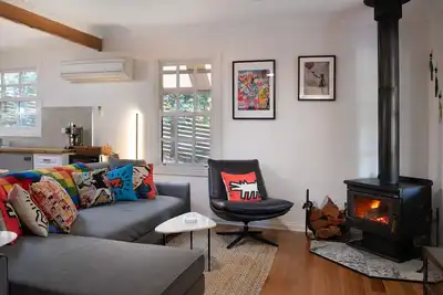 Image de Wrenwood Cottage 2 bedroom miners cottage with wood fire, 6 seater outdoor spa and 2 person indoor s