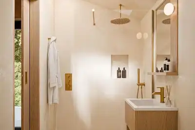 Image de Escape to Tranquility in Our Cozy Cabin Retreat