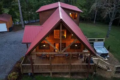 Image de Stunning Craftsman chalet close to Murphy. Hot Tub, Fire Pit, Dog Friendly