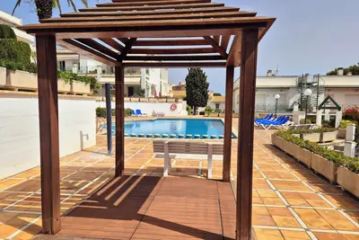 Image de First floor, 3 bedrooms 3' from the beach and downtown, parking, community pool, 2 terraces.