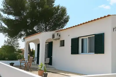 Image de Detached villa in the middle of nature with sea views. A 20-minute walk to the beach