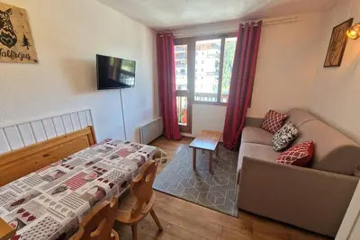 Image de À 30m des pistes de ski, 2ème étage, vue montagne, balcon, télévision, casier à ski, 19m², Valfréjus