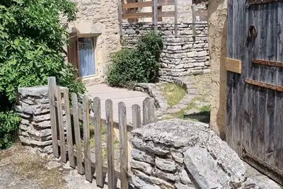 Image de Ancienne bergerie en pierre pour 1 à 5 personnes au centre du Causse Méjean