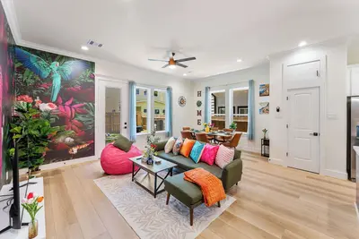 Image de Vibrant Retreat 4br Chill & Play Oasis in H-town