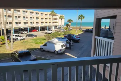 Image de Renovated condo located directly on North Beach, Corpus Christi Texas