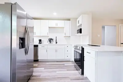 Image de Luxury 4br Retreat – 10 Min to Downtown & Lake