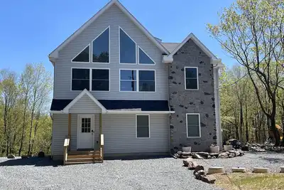 Image de Brand New, Spacious 5-bedroom on Private 2 acre lot /Fire Pit, and Game Room