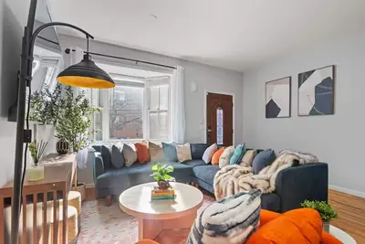 Image de New! 3Bed 3Full Bath/Sleeps 12/15 Mins to Nyc/Near T station, buses and Parks