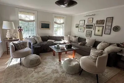 Image de 6bedroom, 4bath, chefs kitchen, central air, ping pong, walking distance to town