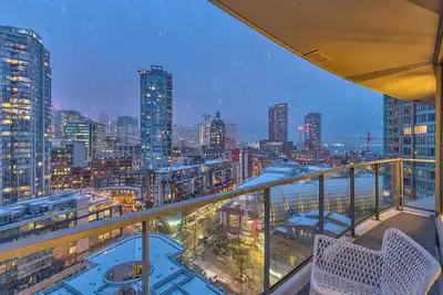 Image de Modern Cozy Condo | 2br/2ba Retreat in the Heart of Downtown Vancouver