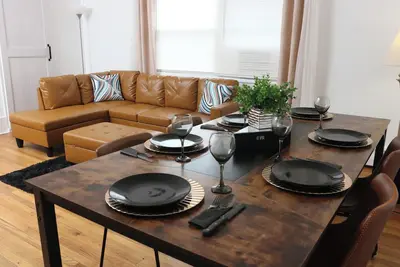 Image de Modern 3 bedroom bungalow house, private parking, Bbq area/ Wifii