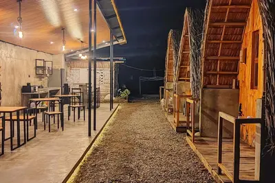 Image de Beachfront and along the Highway (Coastal road) With Common Kitchen