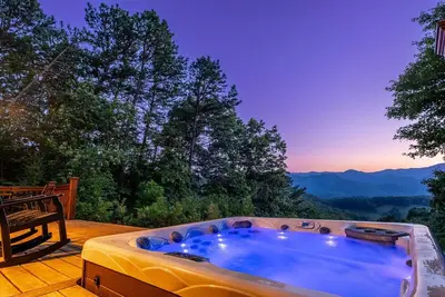 Image de Chasing Sunsets: A Cozy 2-Bedroom Cabin in Smoky Mts with Stunning Mountain Views.