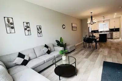 Image de Brand new guesthouse in NorthWest Calgary