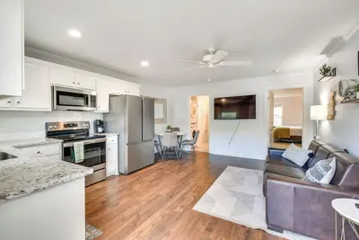 Image de < 1 Mi to Tubing: Sleek Condo in Downtown Helen