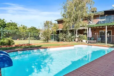 Image de Cade Retreat perfect for golfers or larger groups.