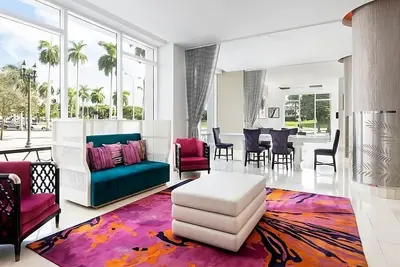 Image de Spacious Classy Room, Miami Hub Retreat, Steps to Bayfront Park!