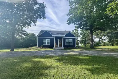 Image de Lakeview cottage with paved access, near boat ramp and only 10 mins from town!