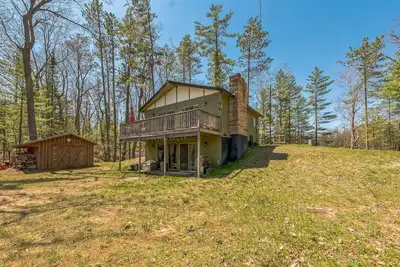 Image de Twice Upon A Lake (Curran, Mi) Sleeps 6, Waterfront off Crooked Lake.