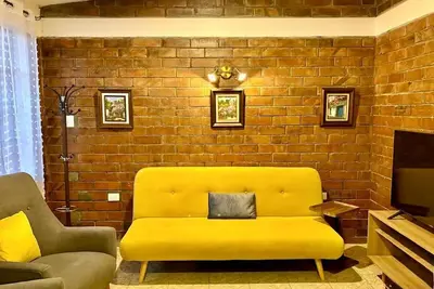 Cozy semi-detached apartment with patio, pet friendly. (Remote working)