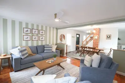 Image de Lake Access + Kayaks + Arcade + Bike Path + Deck