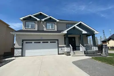 Image de 3000 sq. ft 5 Beds, 4 bedrooms 3 Full bath Spacious Clean Home