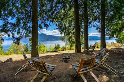 Image de Tiny Home Paradise Stay w/ Lake & Mountain Views