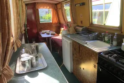 Image de Stone - Self-Drive Boat - Sleeps 4 - Pet Friendly