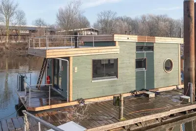 Image de Bateau \"Hausboot Mit Kamin\" avec terrasse privée et Wi-Fi