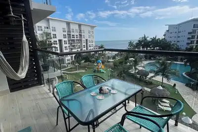 Beachfront getaway : Swimming pools : The best sunsets : Caracol Beach