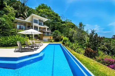 Image de Outstanding ocean view, 4 bdr, jungle villa!