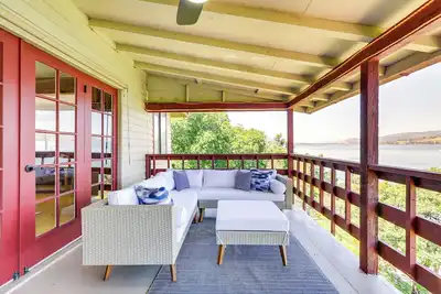 Image de Private Hot Tub w/ Water Views: Lower Lake Getaway