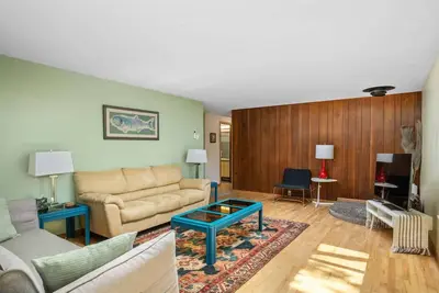 Image de Serene and Private Retreat, Huge Deck Nestled in the Trees, Close to UofO Campus, Football, and More