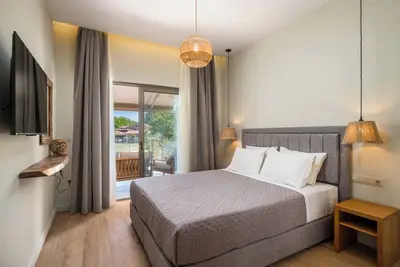 Image de Phos Elegant Residences by Konnect, 400m to the beach - Two Bedroom Apartment