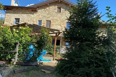 Image de Large historic stone house in the appenine hills. Peacefully embedded in nature.