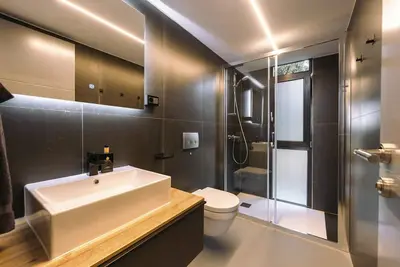 Image de 2-bedroom villa in delightful Klake with Ac, WiFi, heated pool. sauna