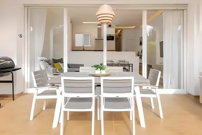 Image de Brand new refurbished! House with garden and Bbq 5min from Arenal dén Castell beach