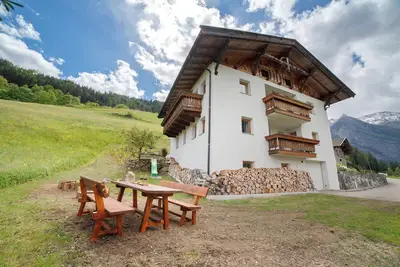 Image de Appartement \"Hienerhof\" avec vue sur les montagnes, terrasse privée et Wi-Fi
