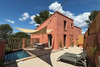Image de Belle maison moderne avec piscine et vue Luberon.
