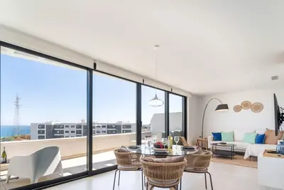 Image de The Sunset Penthouse by Hwpc