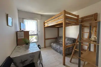 Image de Studio 4 personnes proche port avec parking