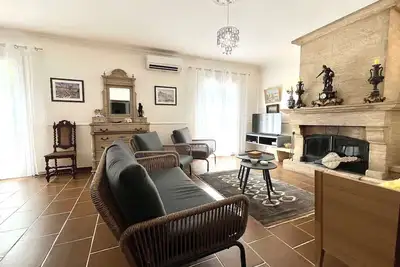 Image de Appartement à l'étage dans villa avec piscine proche de Bastia
