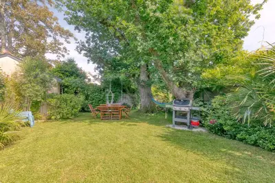 Image de Maison de vacances 'Maison De Charme, Au Calme' avec terrasse partagée, jardin privé et Wi-Fi