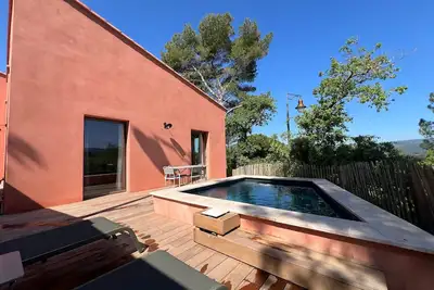 Image de Maison moderne, piscine et vue Mont Ventoux