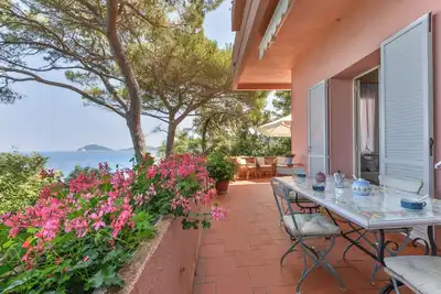 Image de Appartement \"La Paolina\" avec vue sur les montagnes, terrasse privée et Wi-Fi