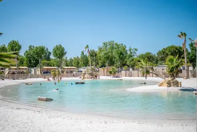 Image de Appartement 'Location 6 Pers' avec piscine partagée, terrasse privée et climatisation